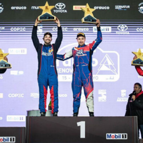 Jacob Masle celebra en lo más alto del Rally de Arauco