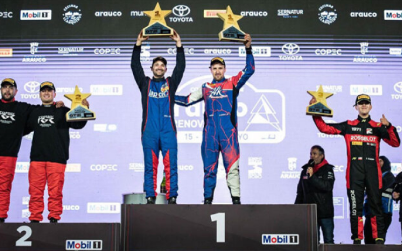 Jacob Masle celebra en lo más alto del Rally de Arauco